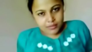 Sri Lanka asian girl teasing on cam for fun